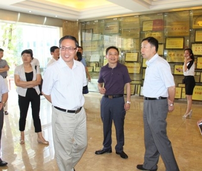 江西省委統(tǒng)戰(zhàn)部副部長、省民宗局局長張勇蒞臨仙客來公司調(diào)研
