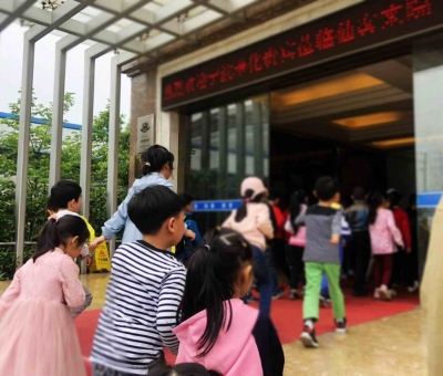 小學(xué)生組團“攻陷”仙客來靈芝工業(yè)園區(qū)！