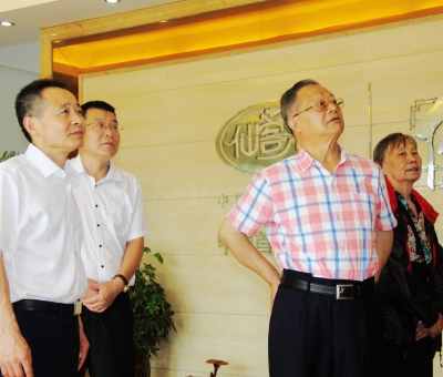 推進農(nóng)業(yè)發(fā)展抓好生產(chǎn)落實，仙客來因為他的到來備受鼓舞！