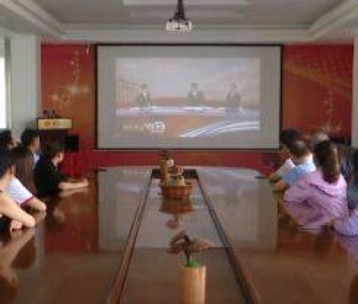 不忘初心  逐夢前行-仙客來組織干部職工學(xué)習(xí)貫徹兩會精神