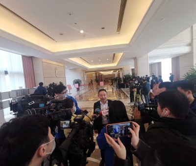 努力推進綠色有機農(nóng)產(chǎn)品、中醫(yī)藥、文化和旅游等產(chǎn)業(yè)重要基地建設(shè) 江西仙客來董事長潘新華參加省十三屆人大五次會議積極建言獻策