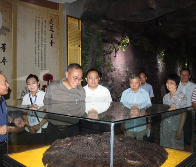 九江職業(yè)大學黨委書記，市教育局黨委書記、局長熊穎蒞臨仙客來公司走訪調研