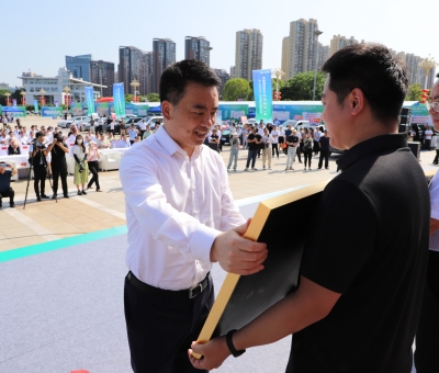 守正創(chuàng)新 不懈前行 仙客來正式獲授"中華老字號"牌匾