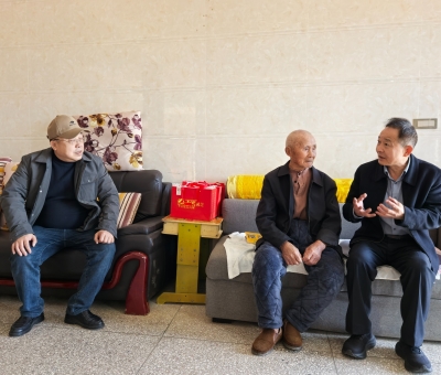 情暖烈屬！潘新華等愛心人士走訪慰問黃治仁烈士家屬